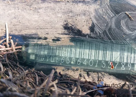 2004 Cadillac Srx V8 z USA, uszkodzony, nr VIN 1GYDE63A640133789